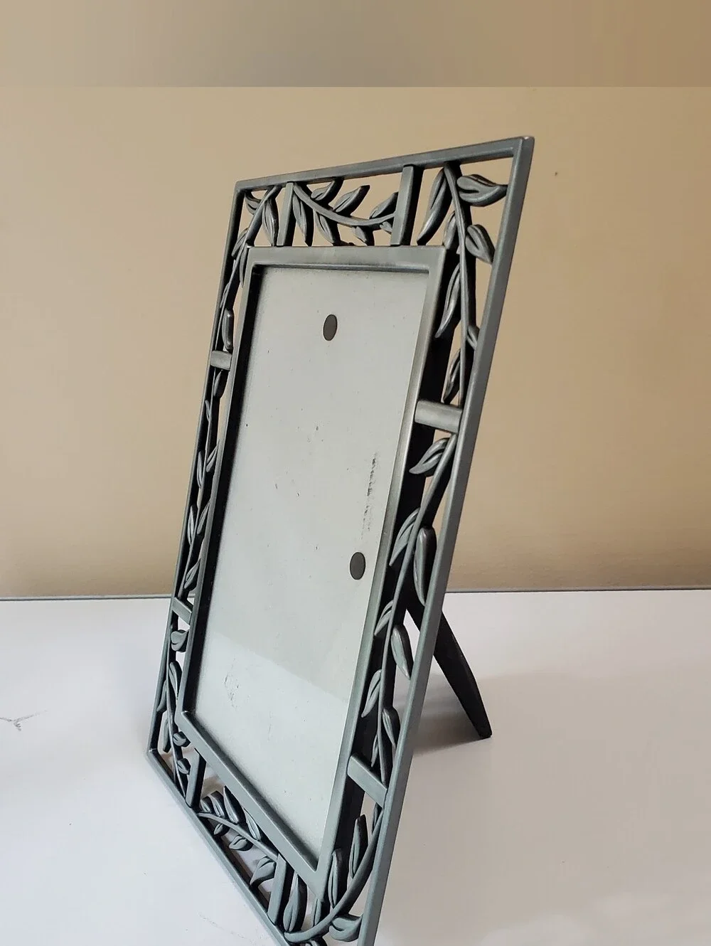 Decorative Leaf Metal Picture Frame - 5×7 Easel Style
